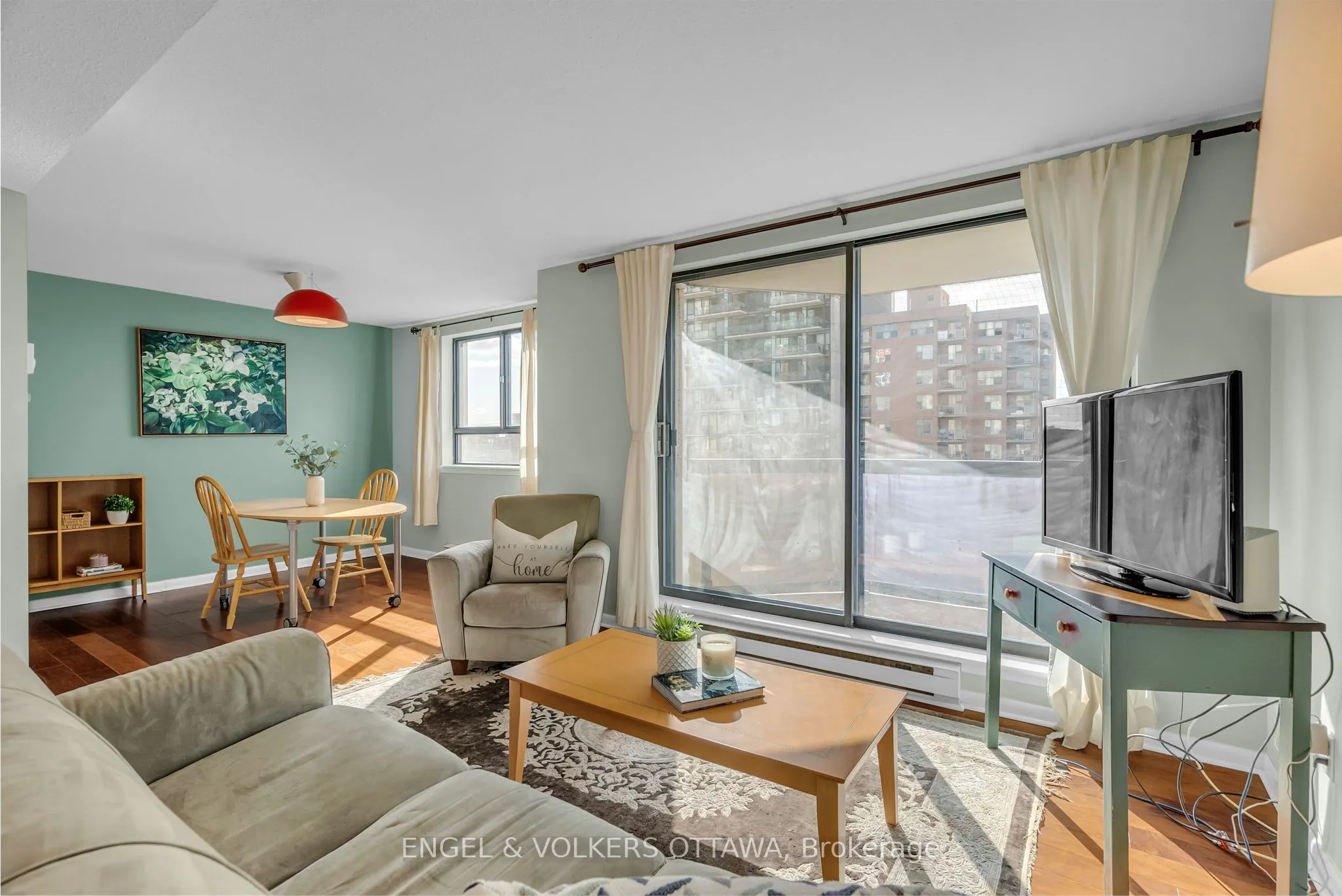 470 Laurier Avenue W, #905