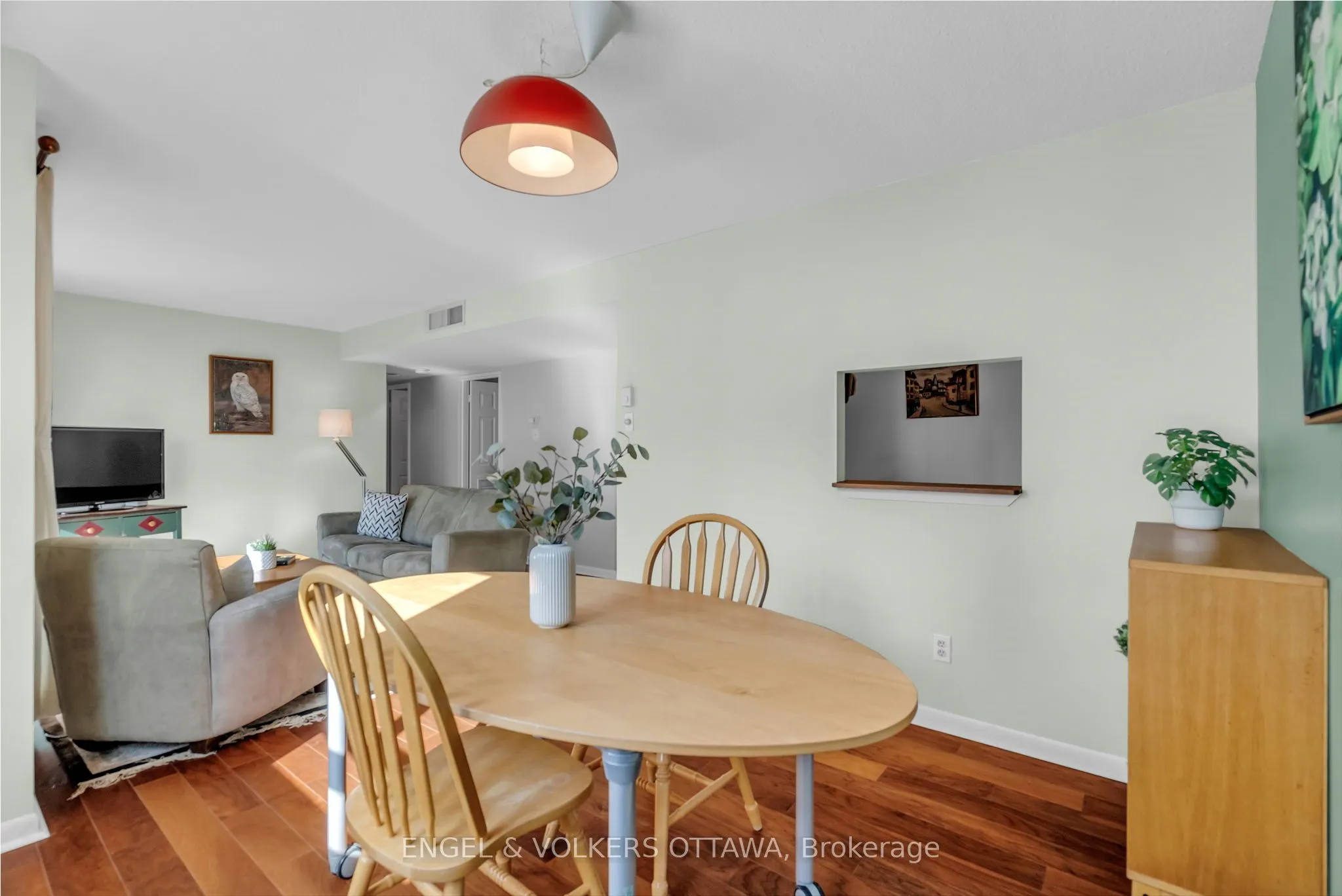 470 Laurier Avenue W, #905
