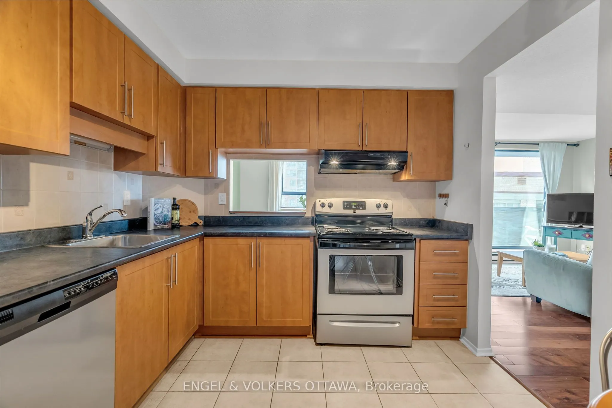 470 Laurier Avenue W, #905