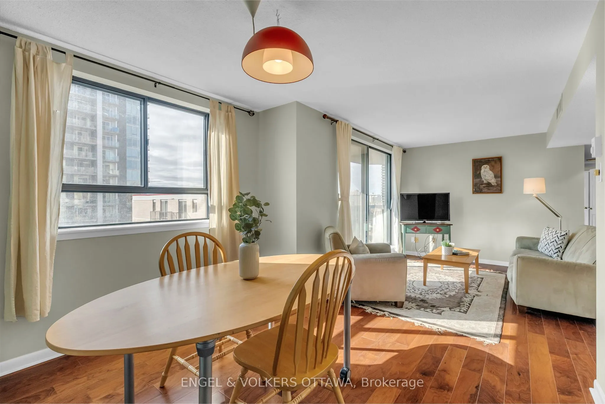 470 Laurier Avenue W, #905
