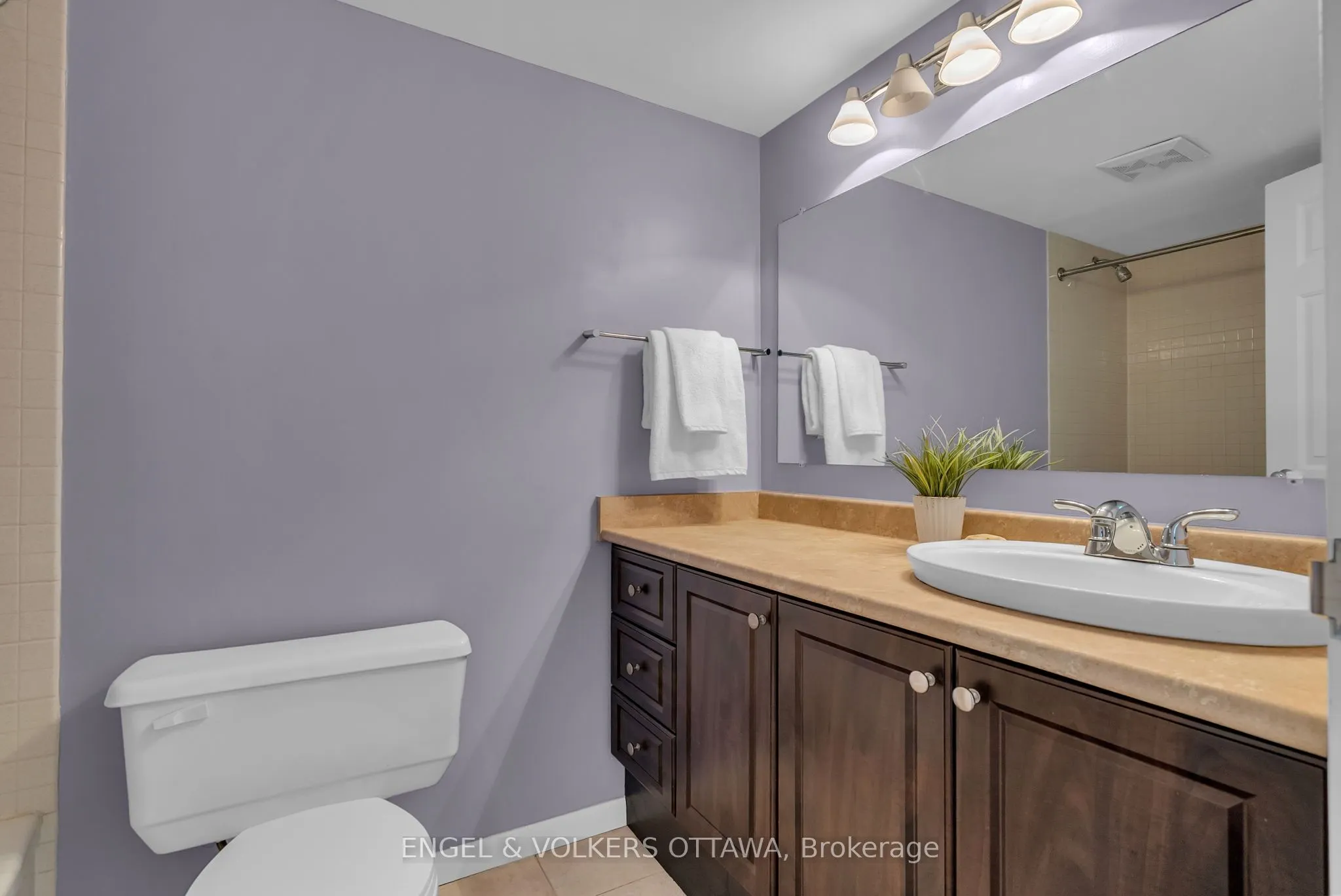 470 Laurier Avenue W, #905
