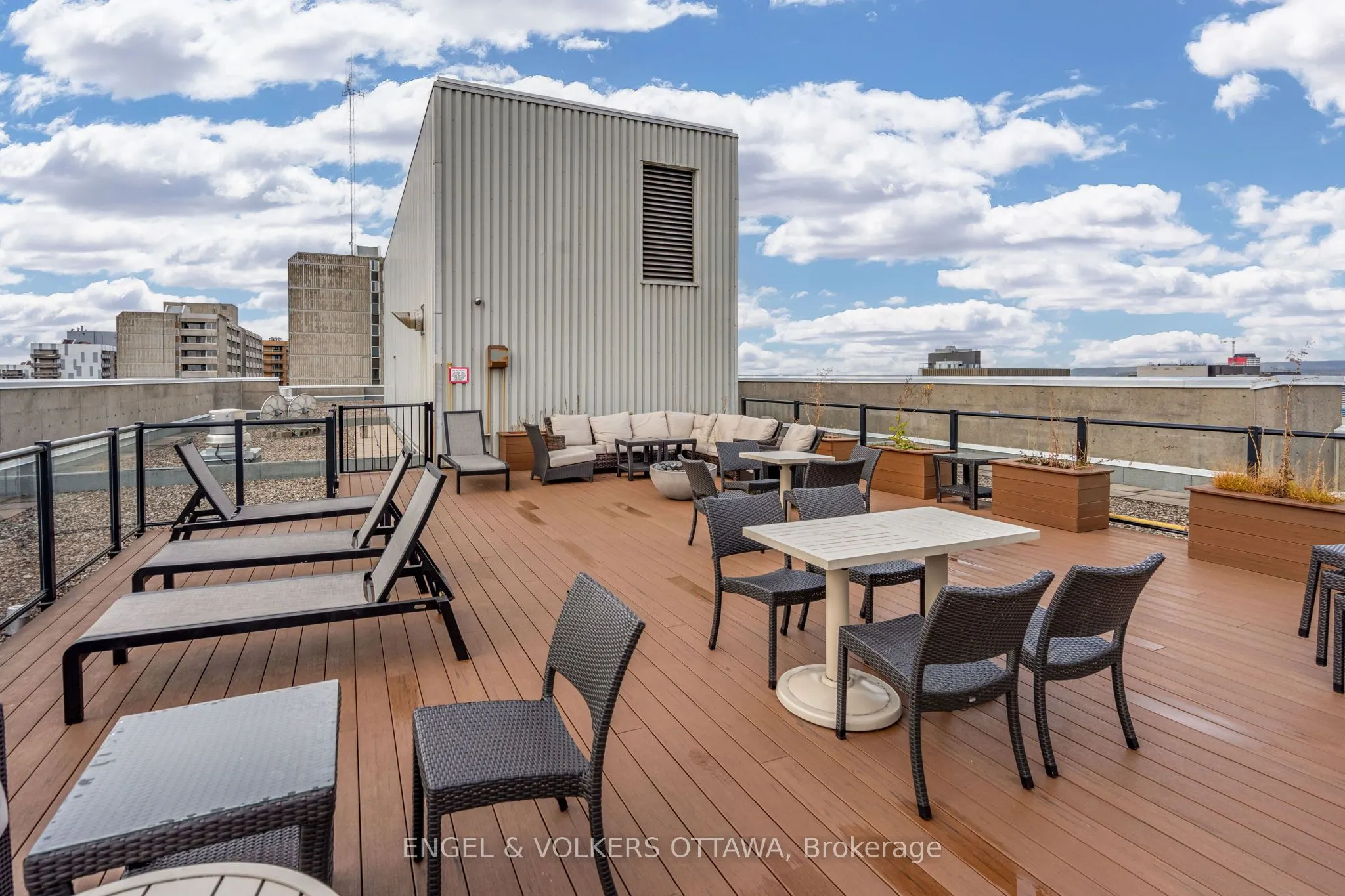 470 Laurier Avenue W, #905