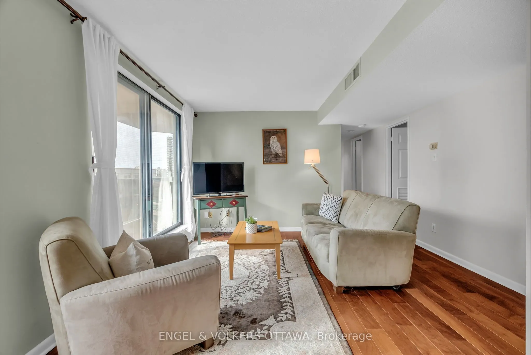 470 Laurier Avenue W, #905