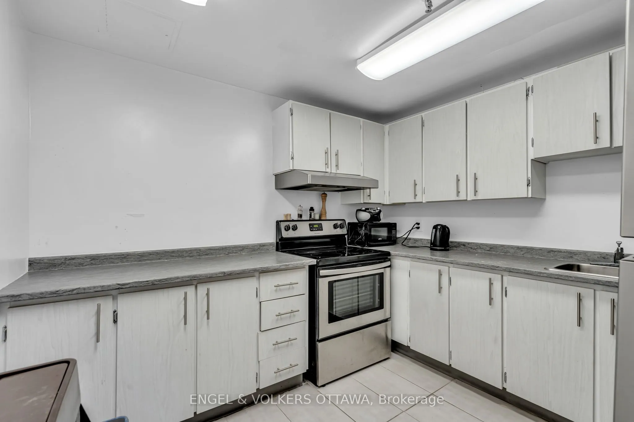 470 Laurier Avenue W, #905