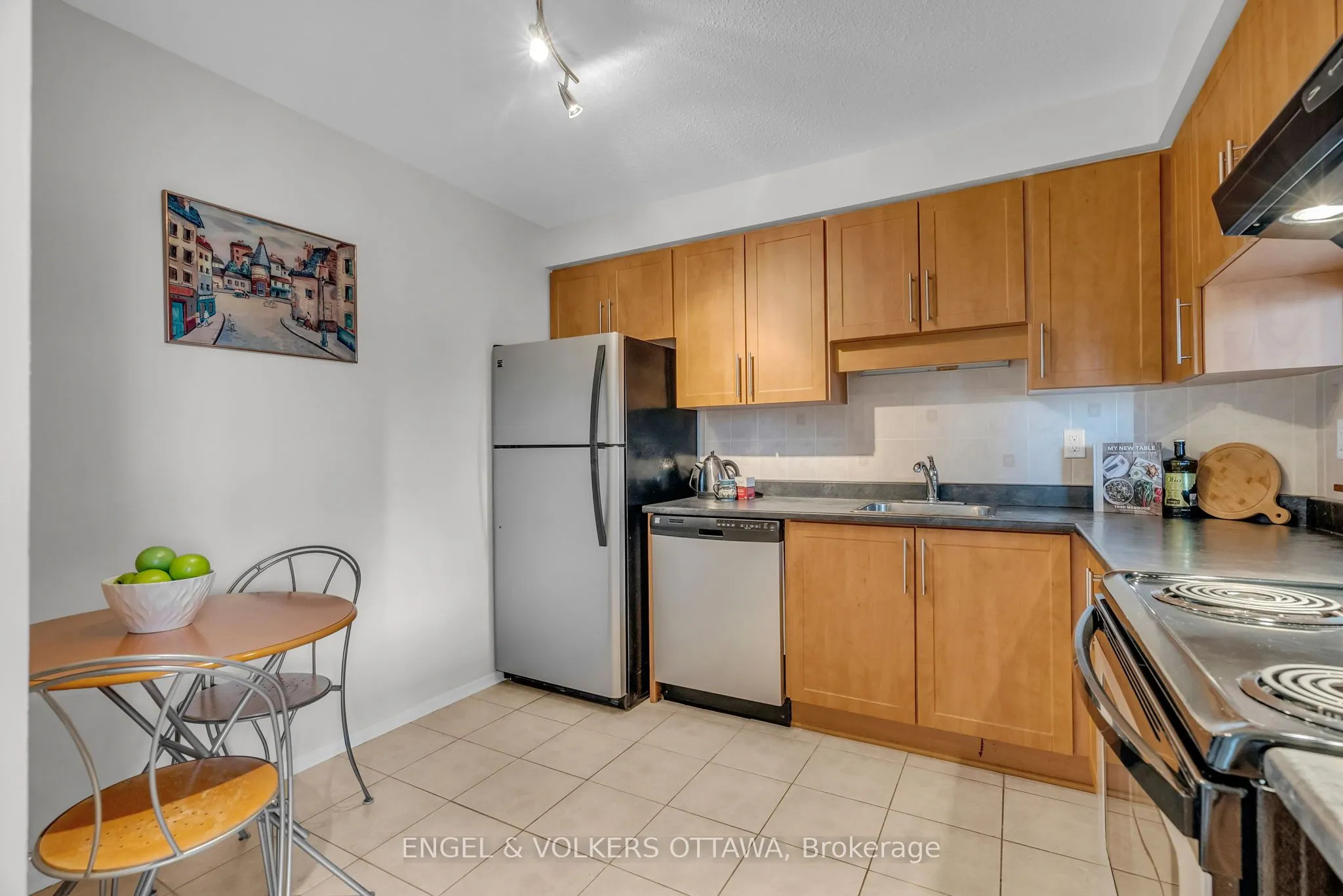 470 Laurier Avenue W, #905