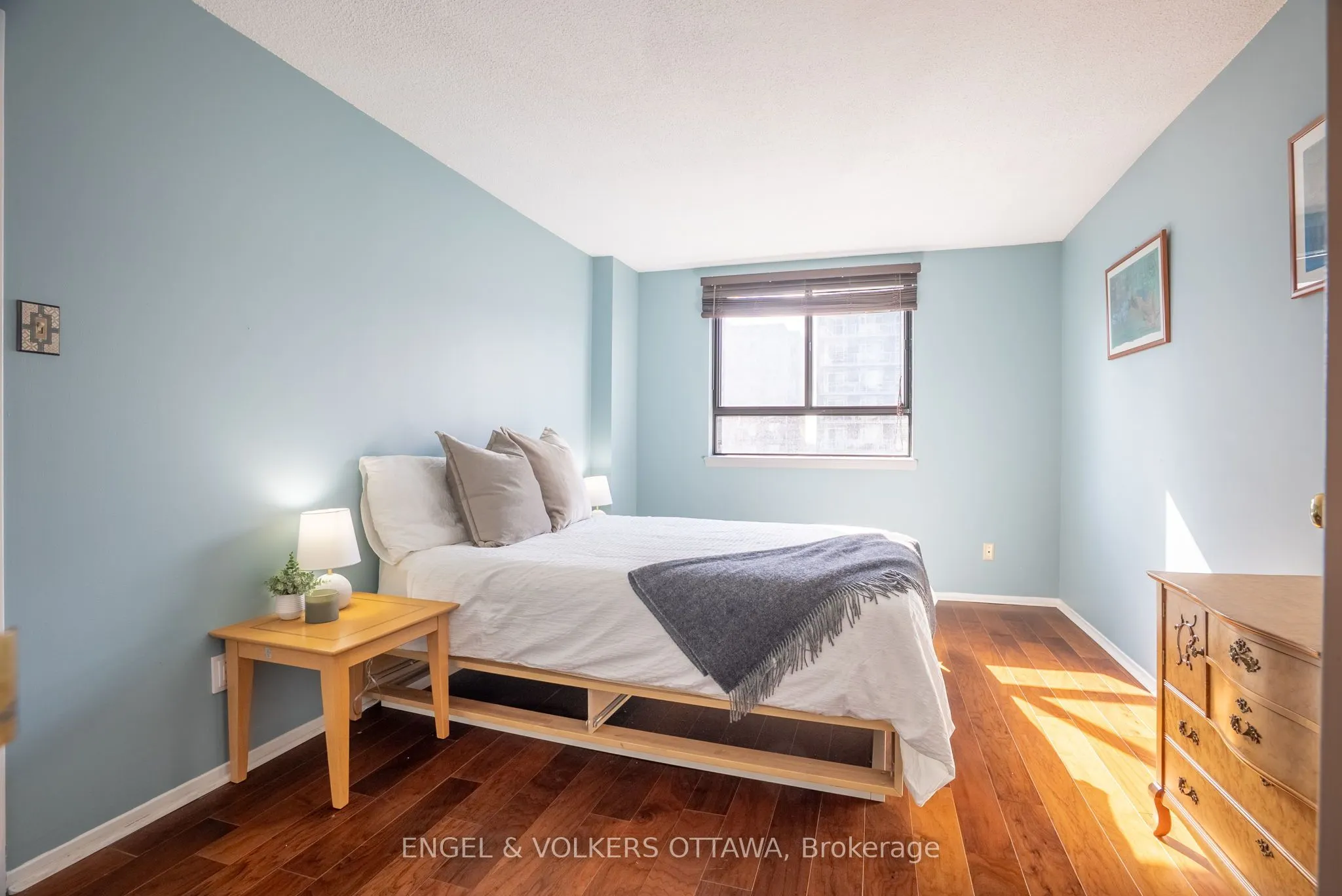 470 Laurier Avenue W, #905