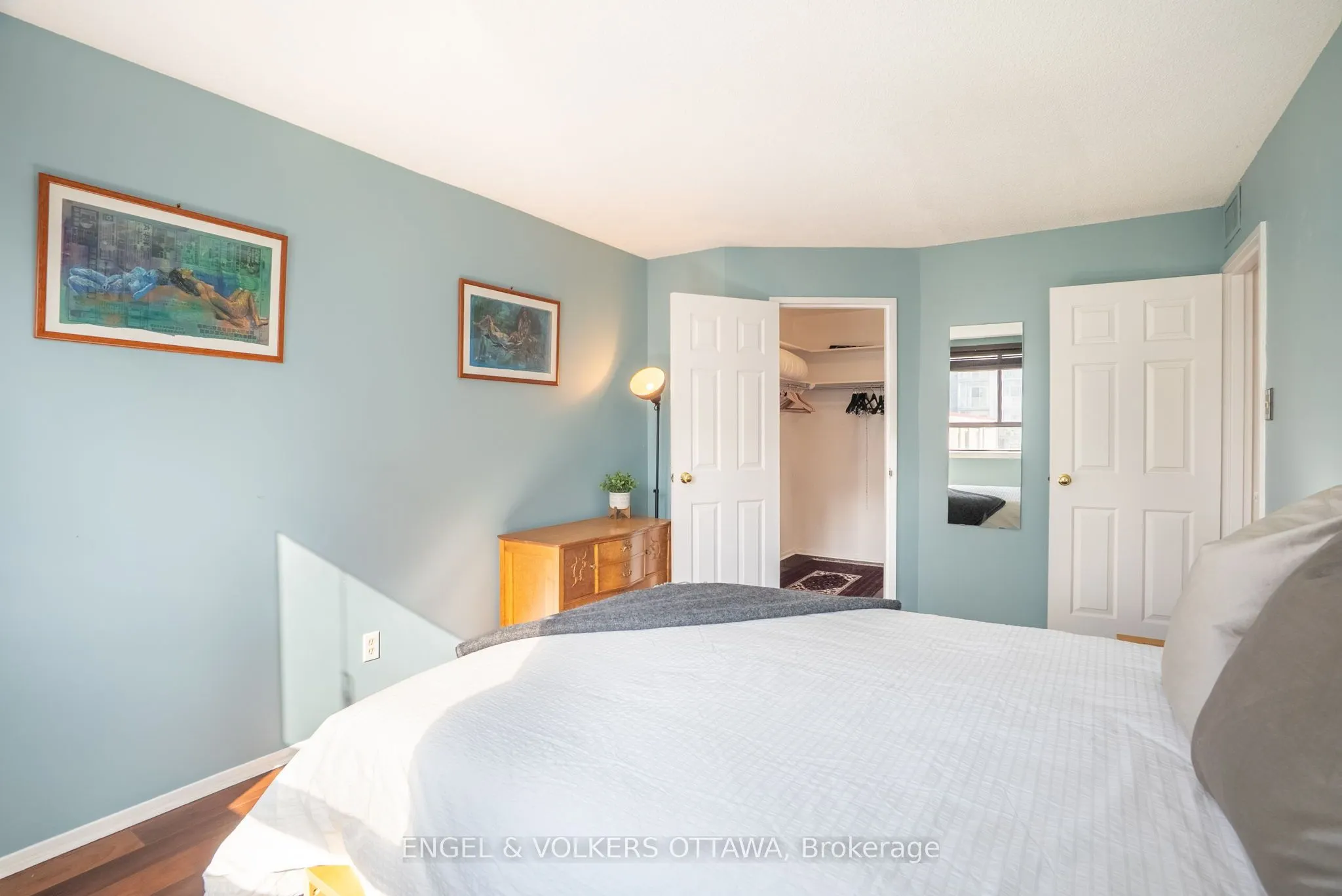 470 Laurier Avenue W, #905