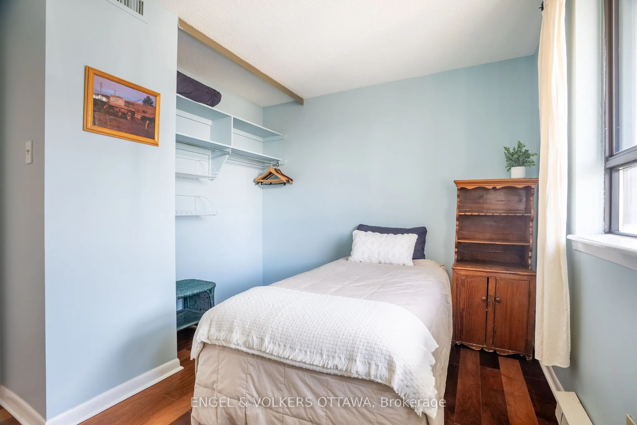 470 Laurier Avenue W, #905