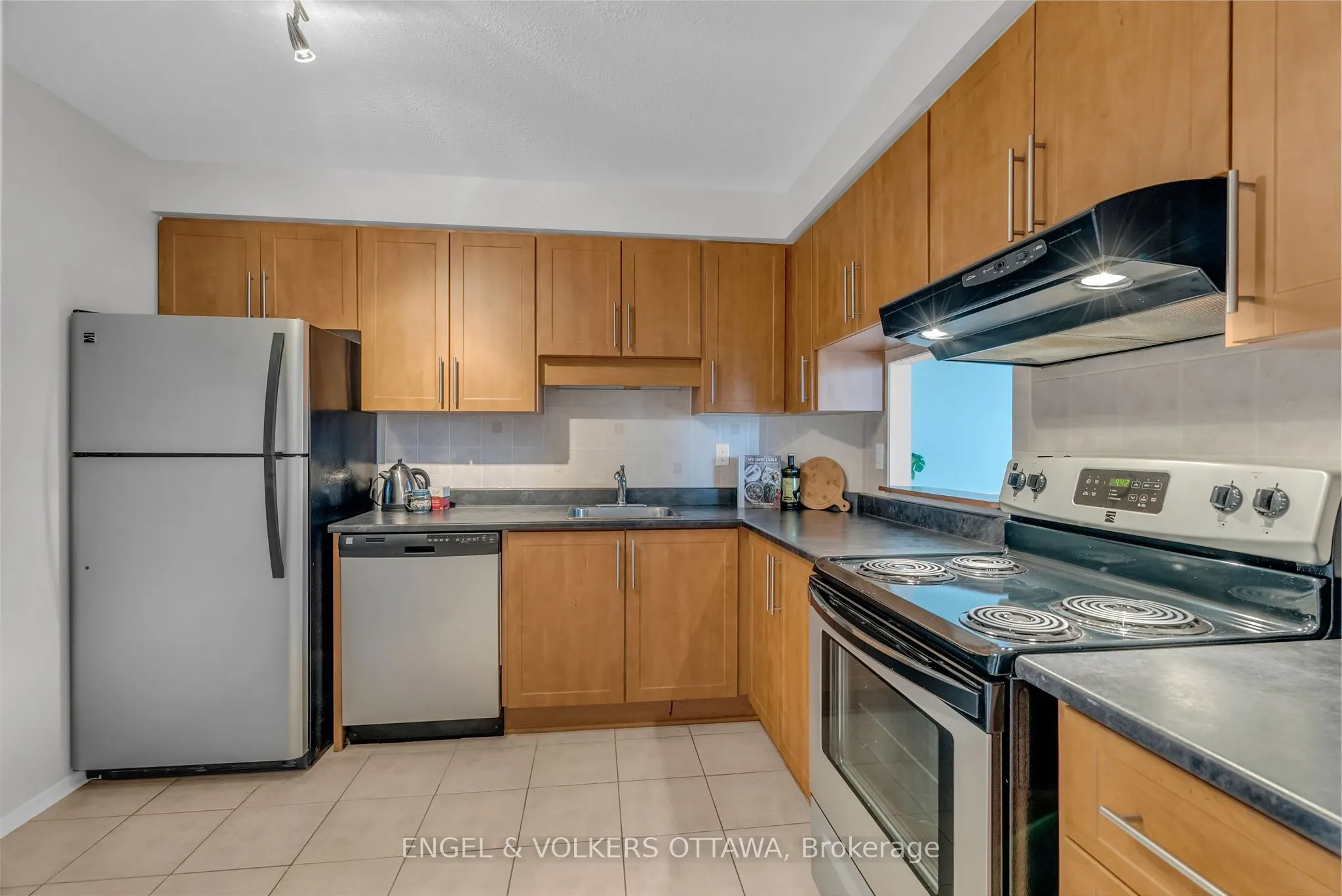 470 Laurier Avenue W, #905