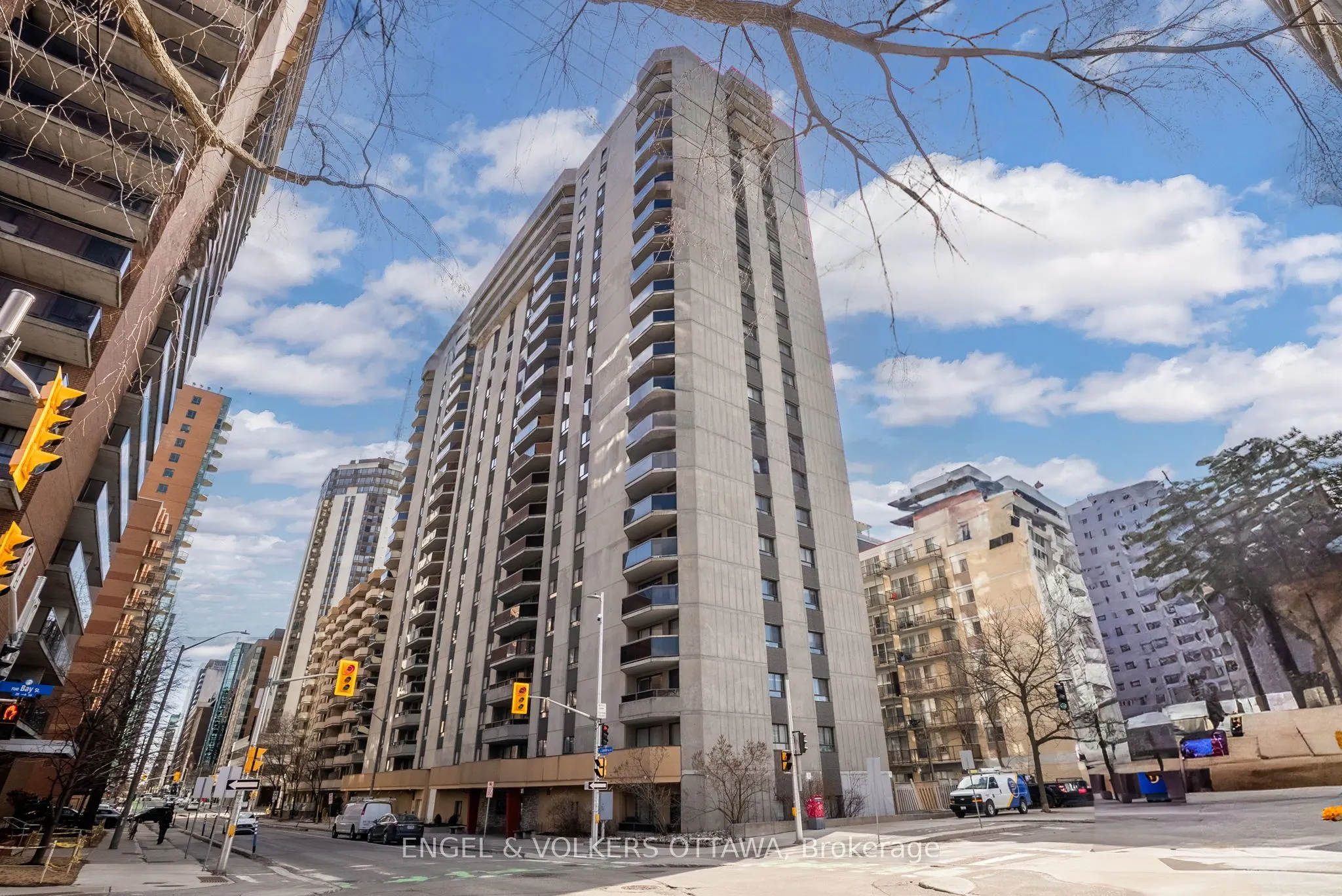 470 Laurier Avenue W, #905