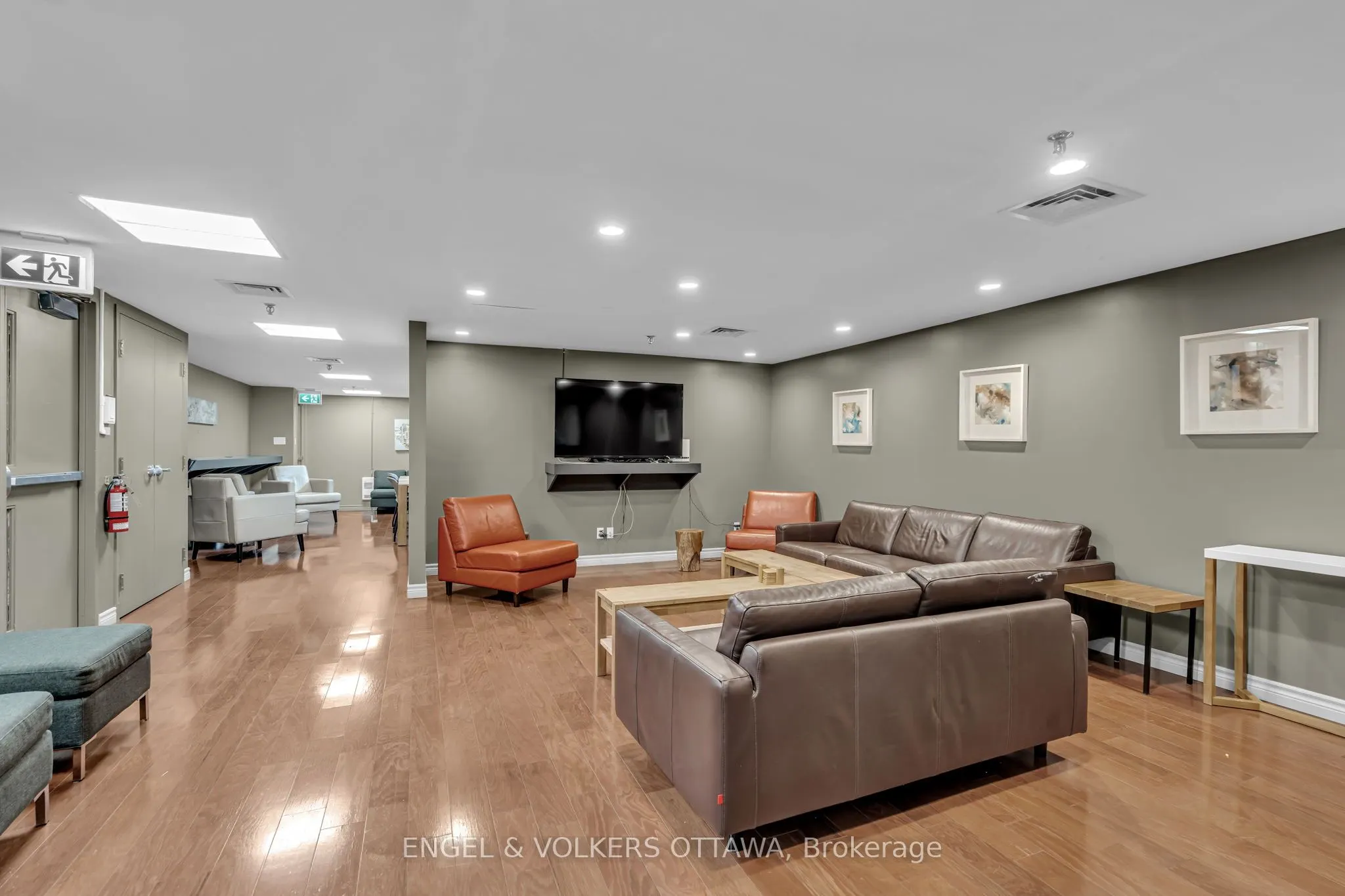 470 Laurier Avenue W, #905