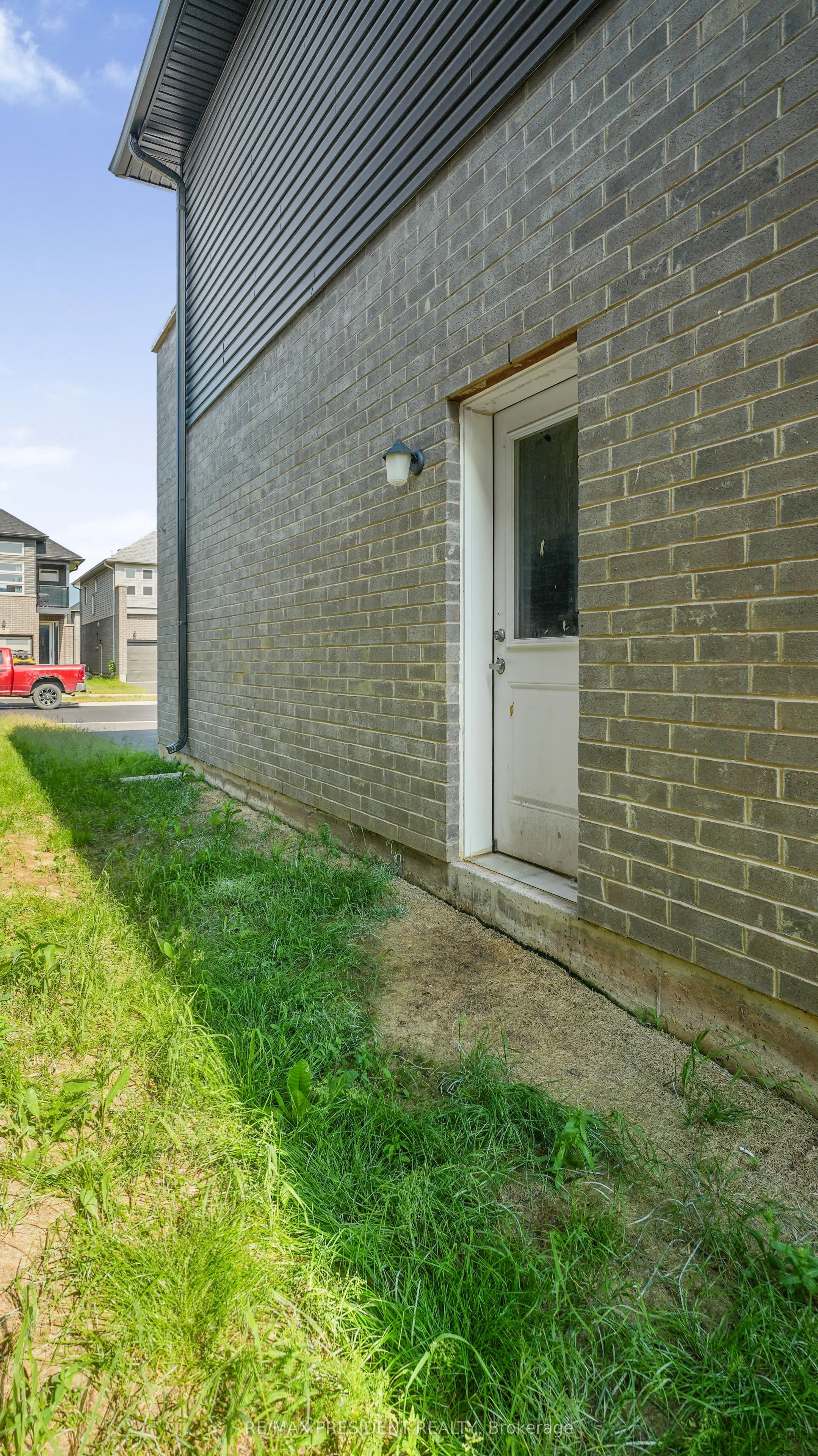 28 Mclaughlin Street