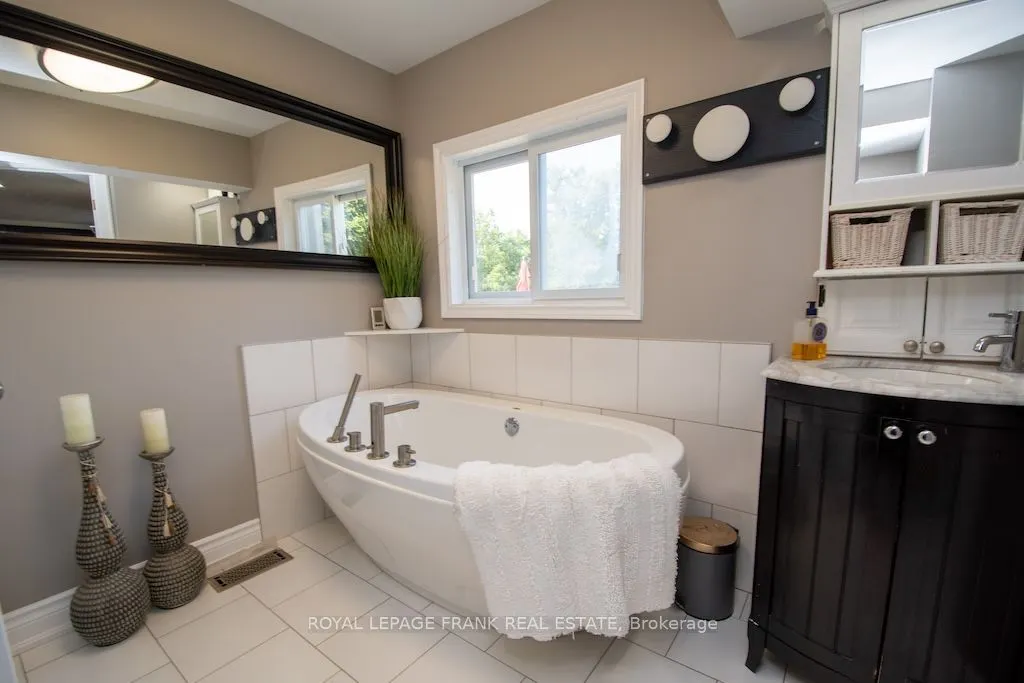 165 St Lawrence Street W