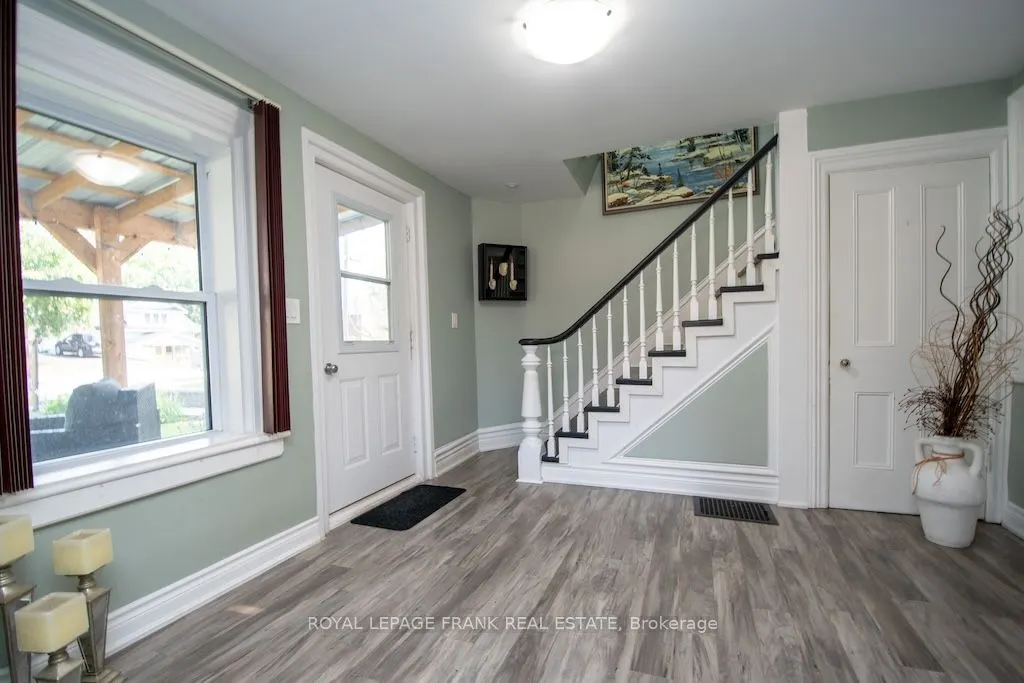 165 St Lawrence Street W