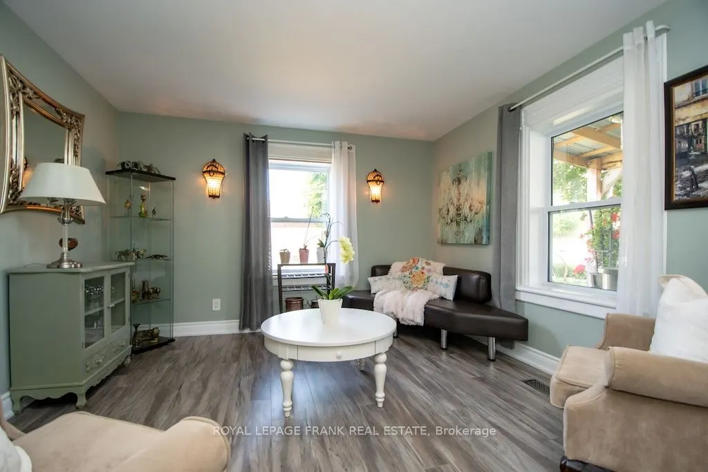 165 St Lawrence Street W