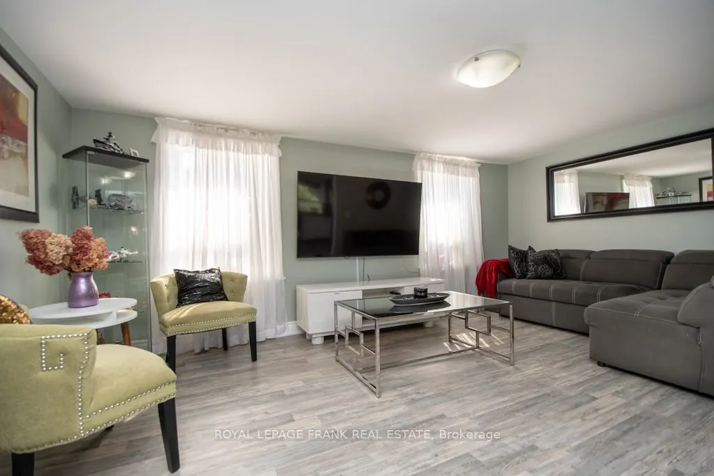165 St Lawrence Street W