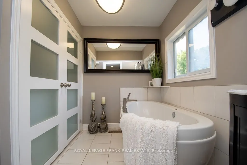 165 St Lawrence Street W