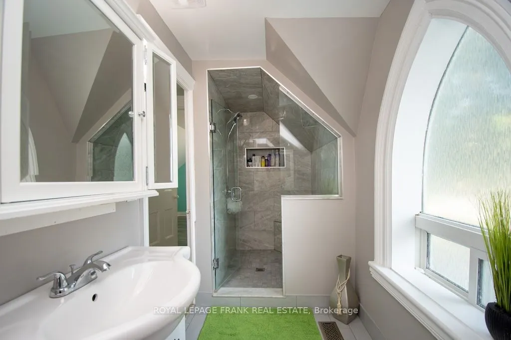 165 St Lawrence Street W
