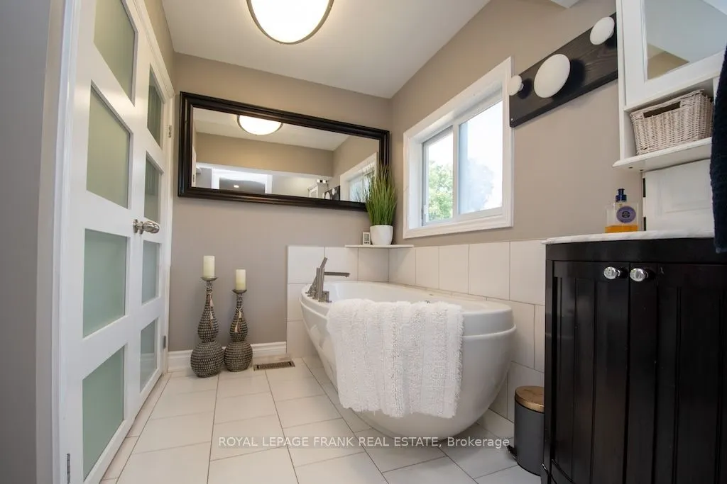 165 St Lawrence Street W