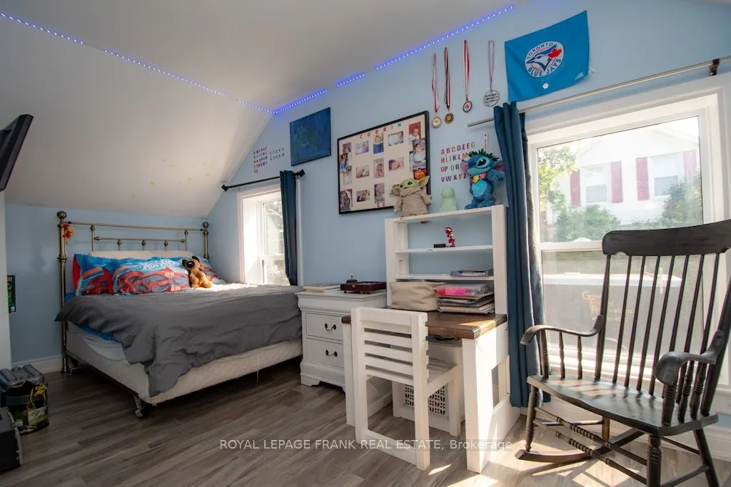 165 St Lawrence Street W