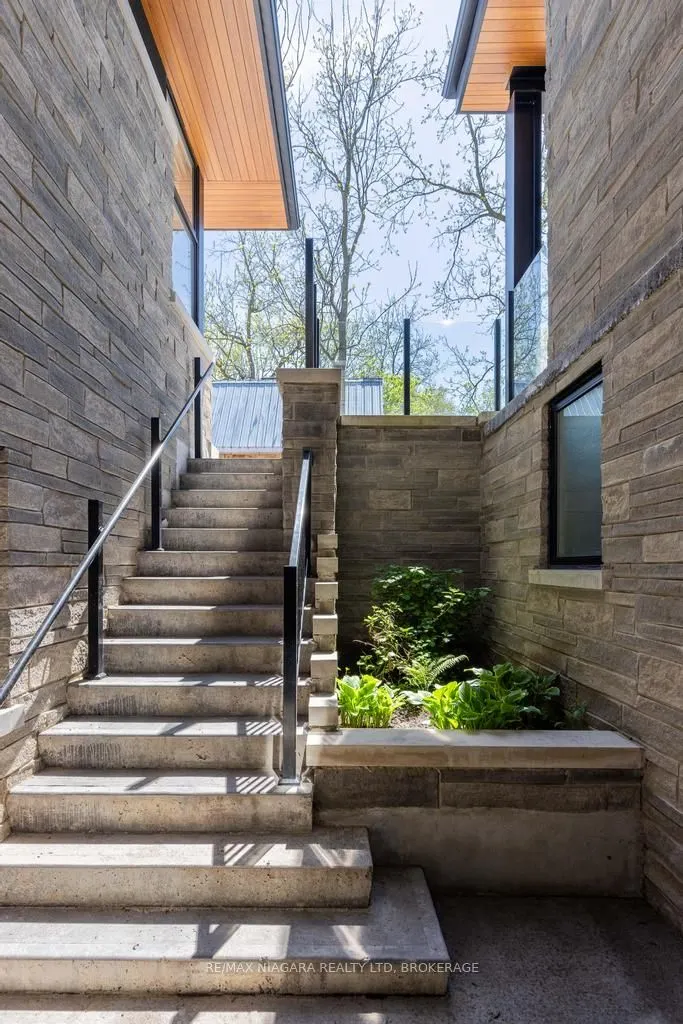 11 Woodbourne Court