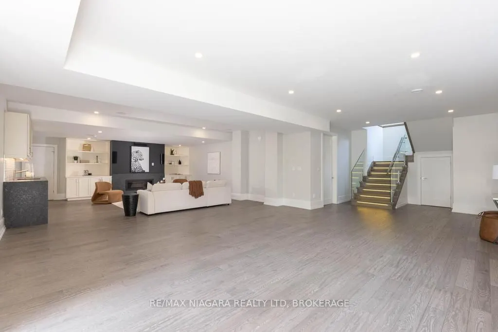 11 Woodbourne Court