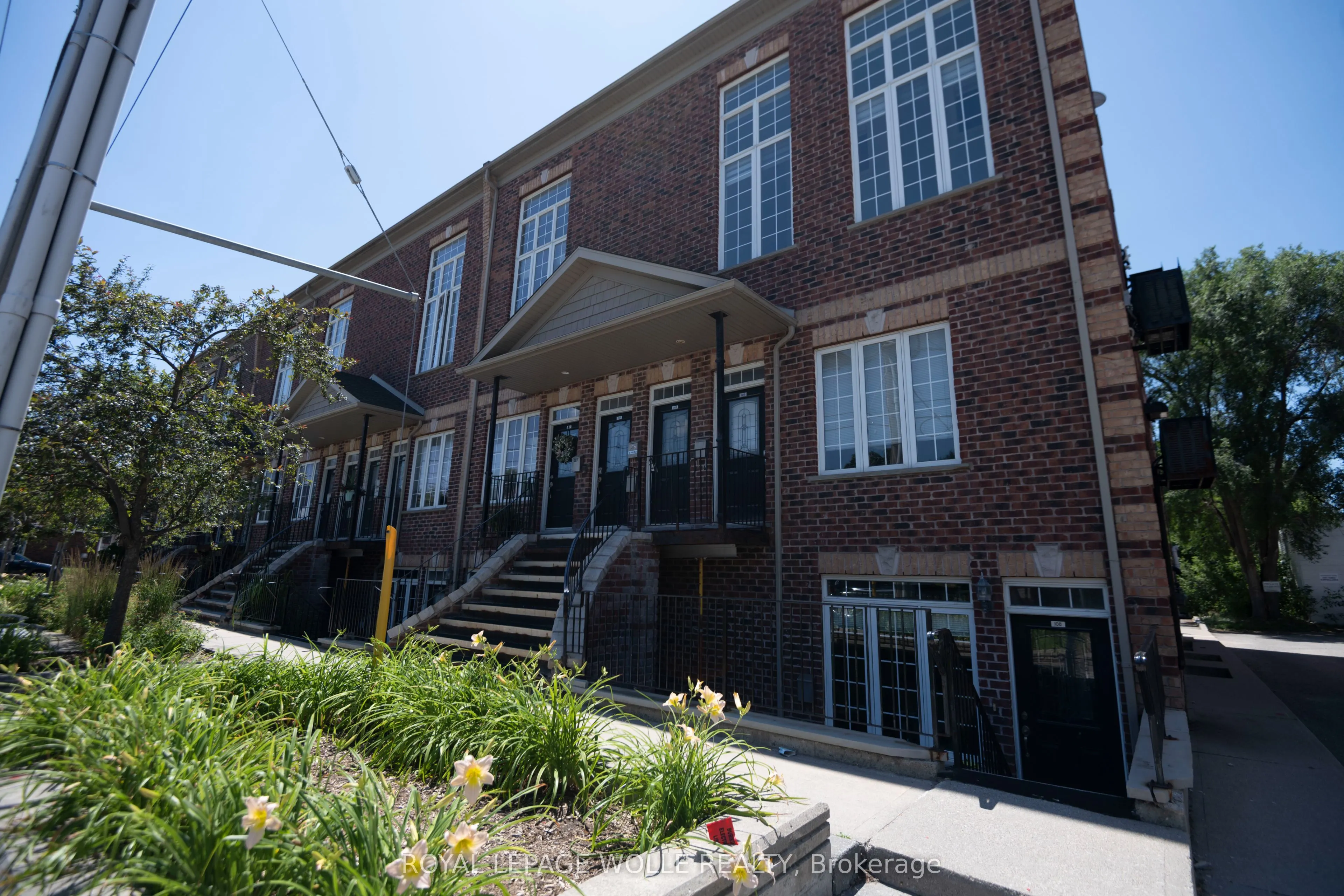 555 King Street E, #109