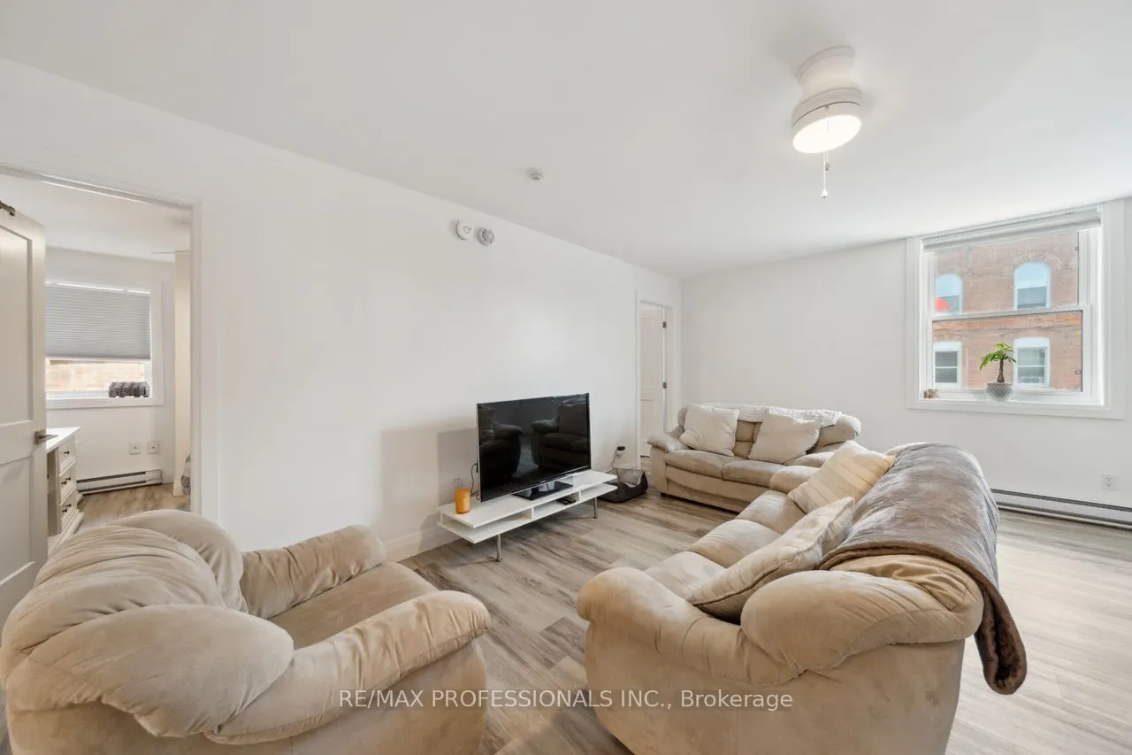 14 Manitoba Street, #4