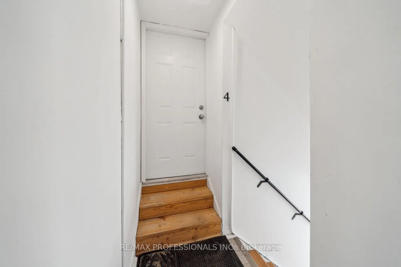 14 Manitoba Street, #4