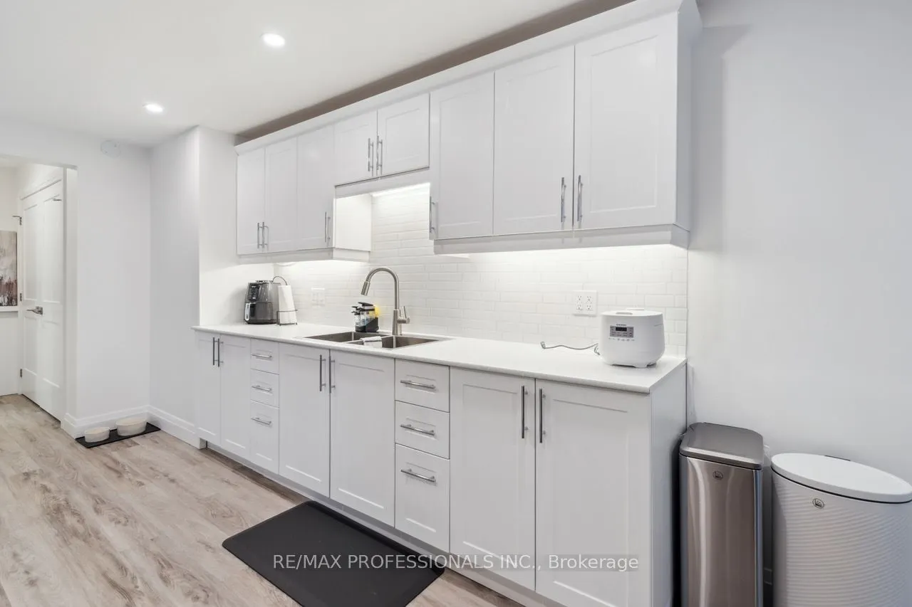 14 Manitoba Street, #4