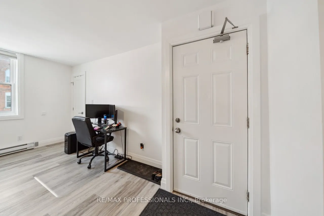 14 Manitoba Street, #4