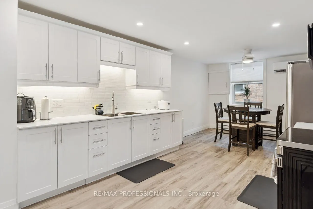 14 Manitoba Street, #4