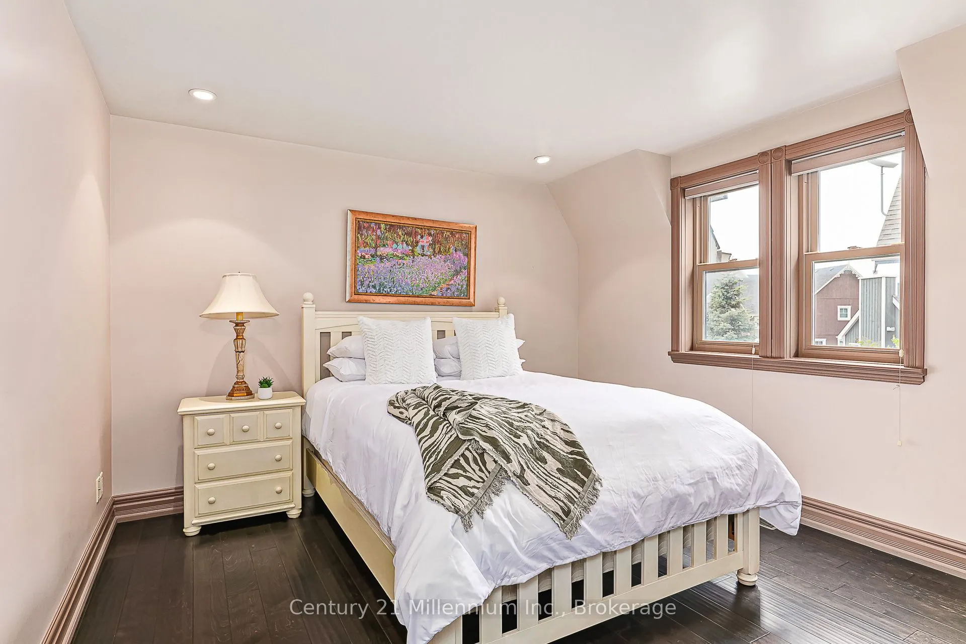 159 Snowbridge Way