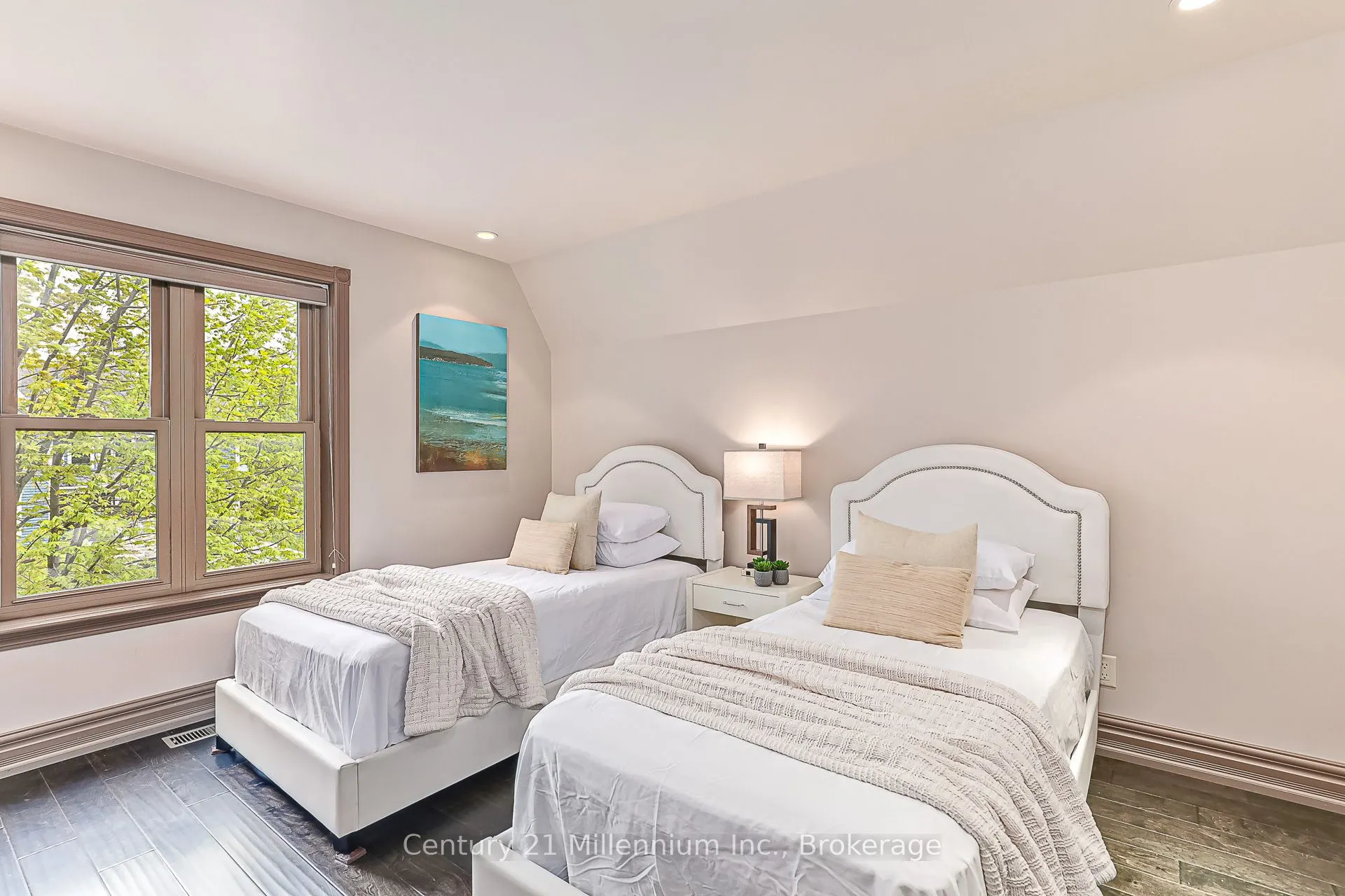 159 Snowbridge Way