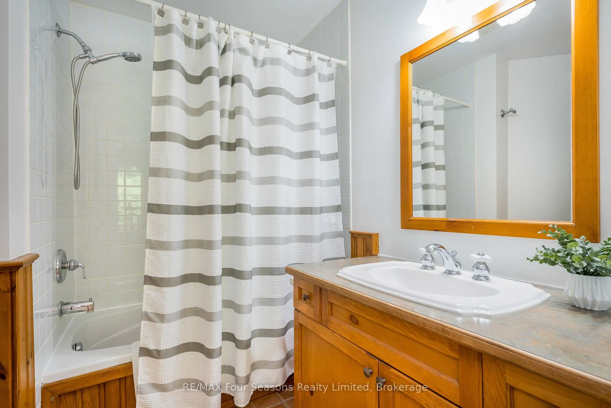 184 Snowbridge Way, #114