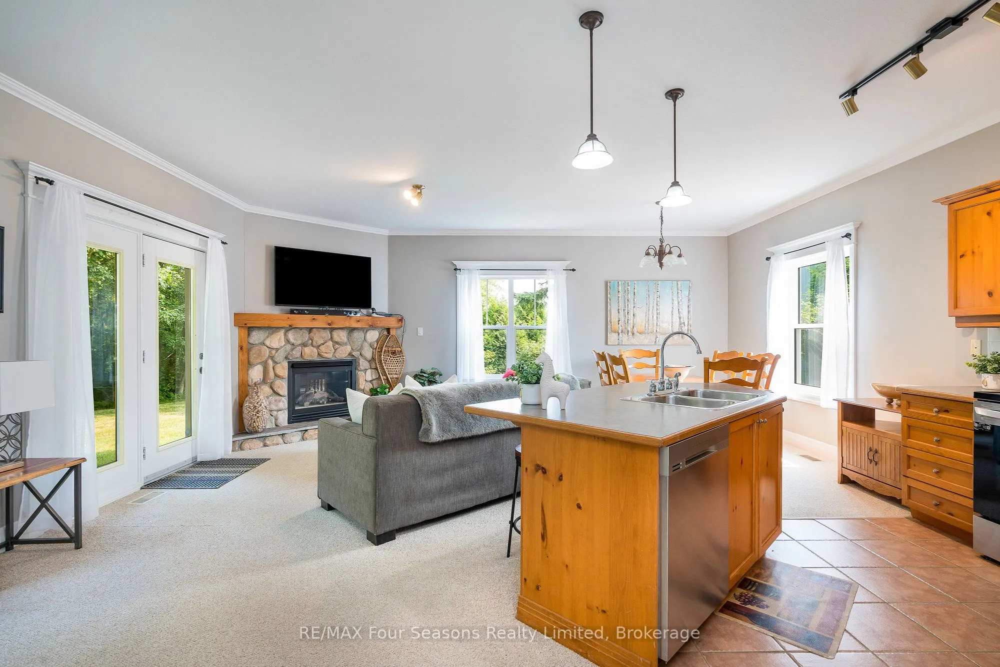 184 Snowbridge Way, #114