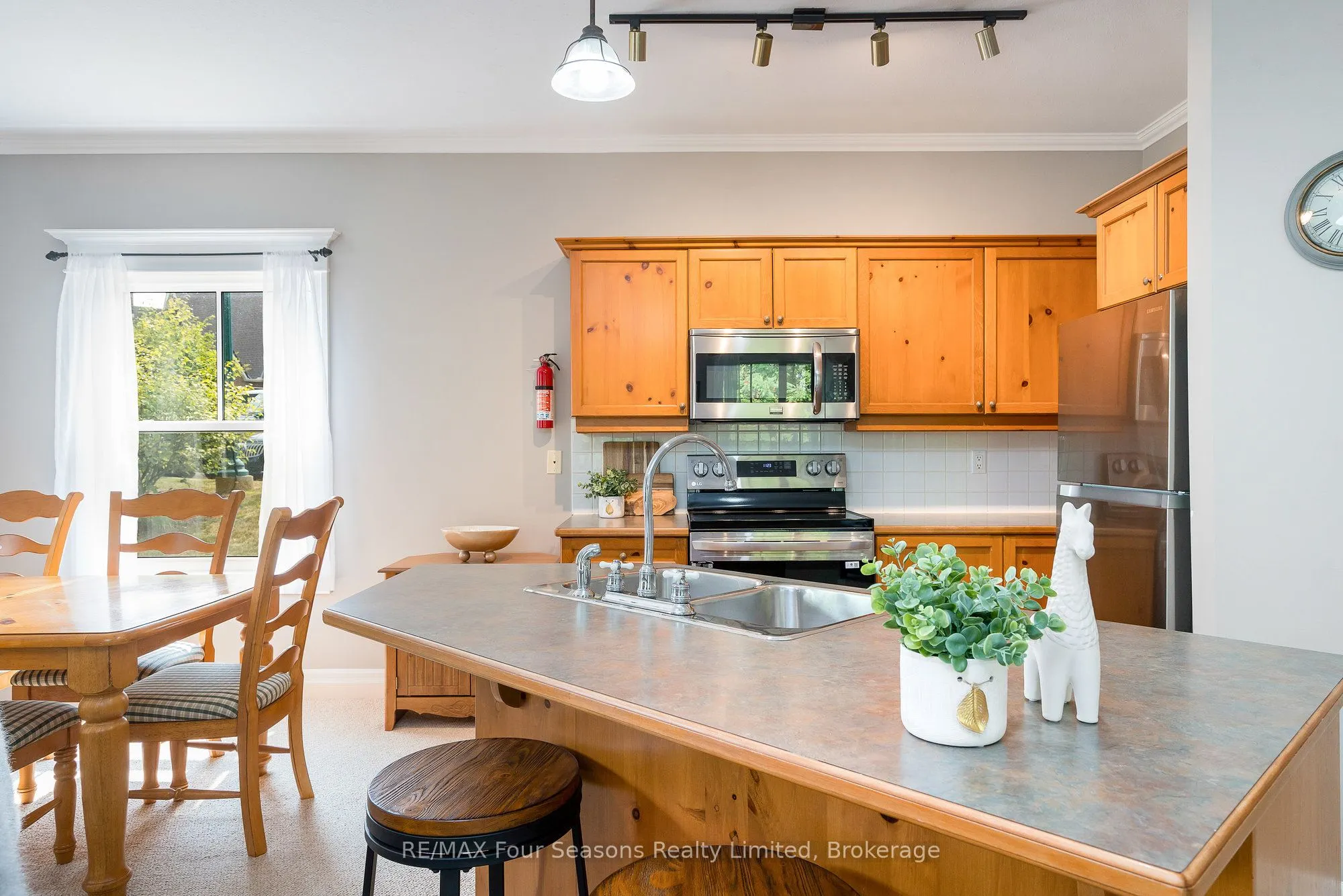 184 Snowbridge Way, #114