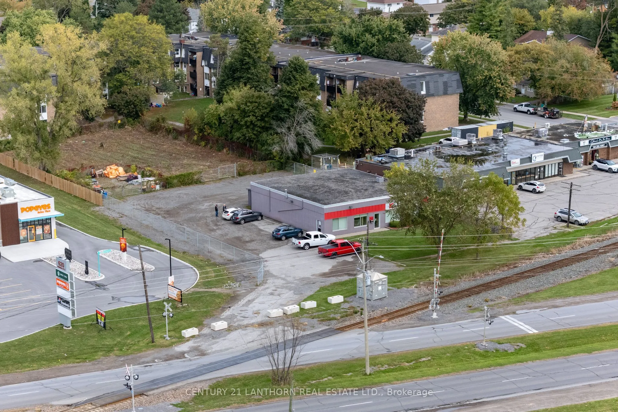 640 Dundas Street E