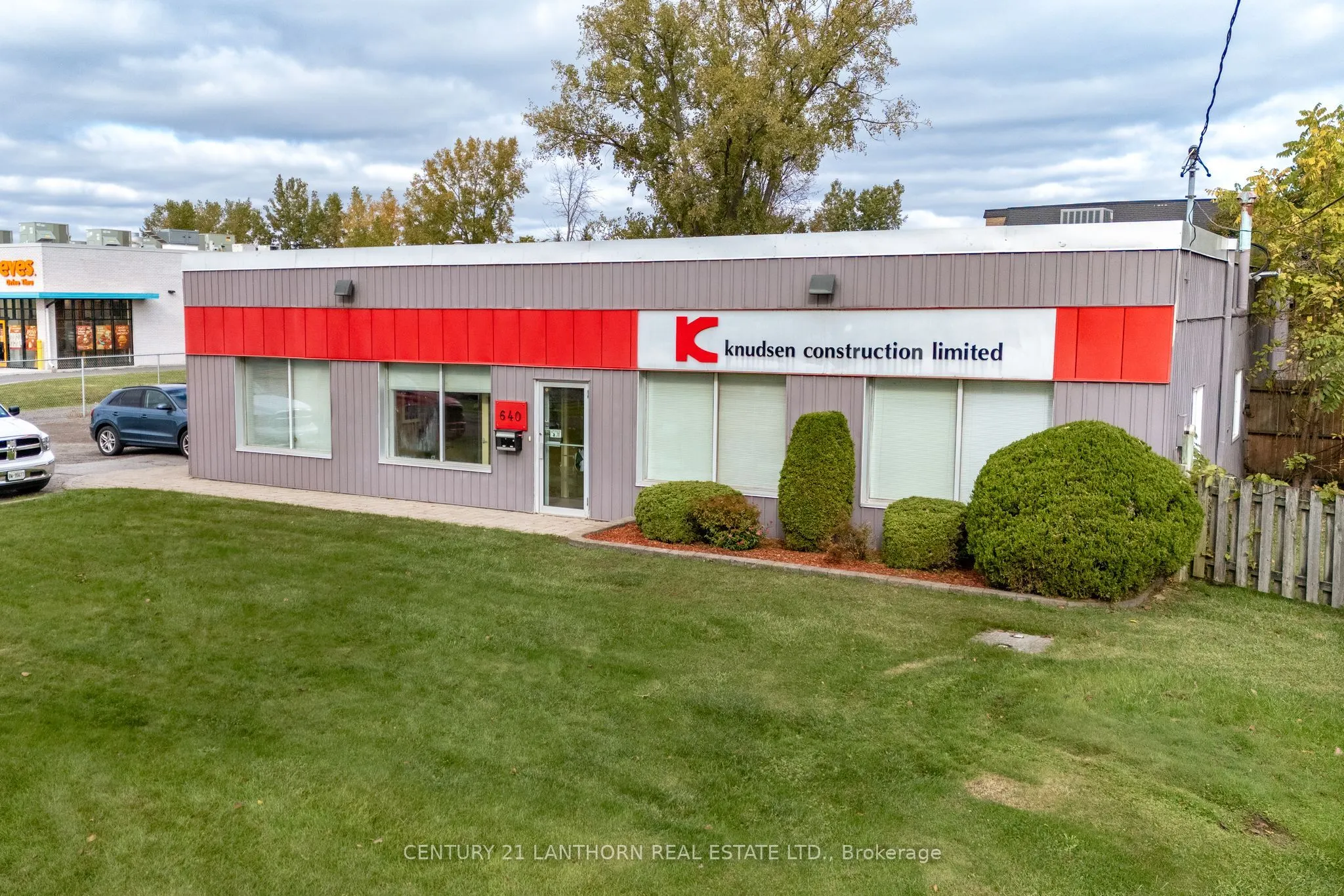 640 Dundas Street E