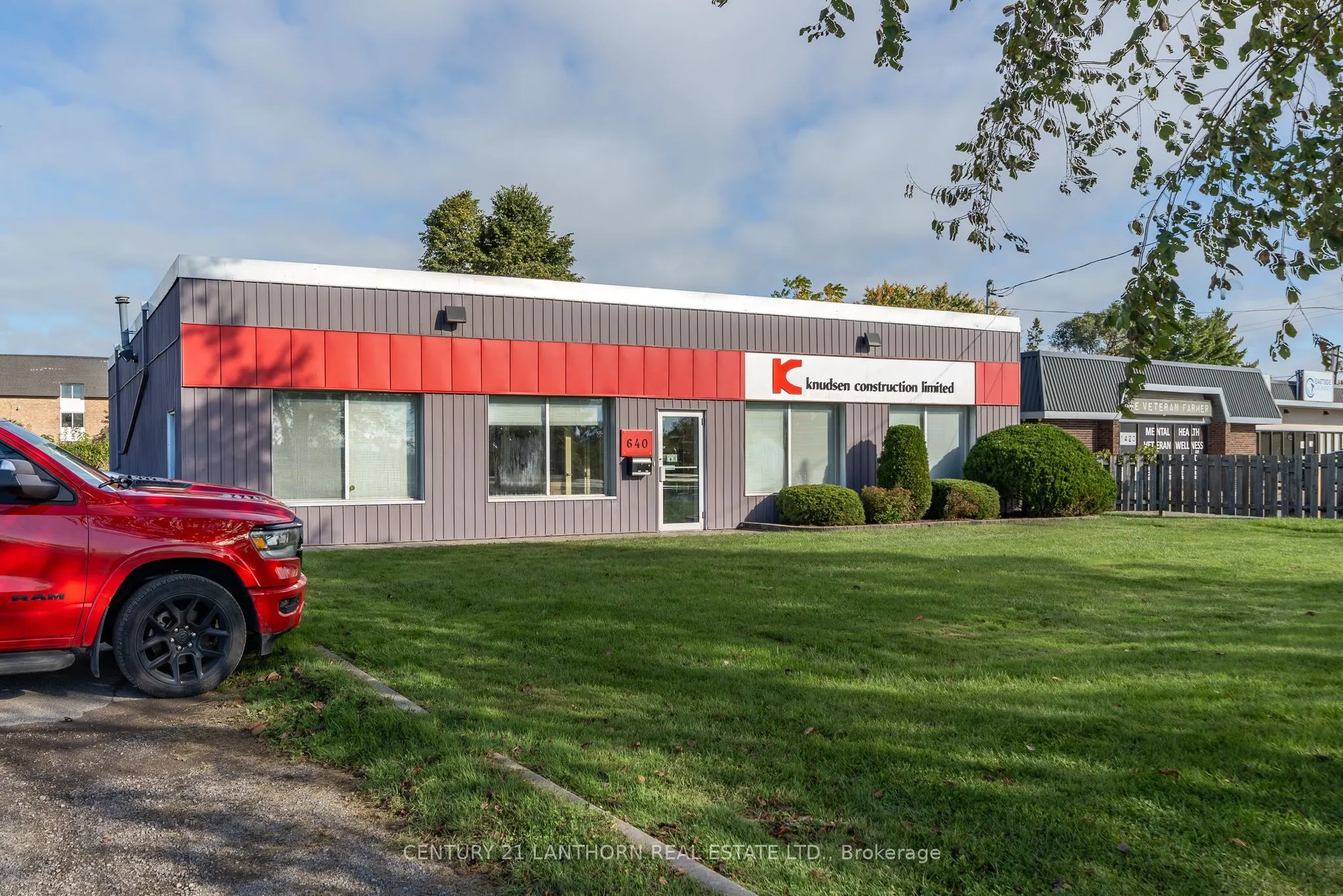 640 Dundas Street E