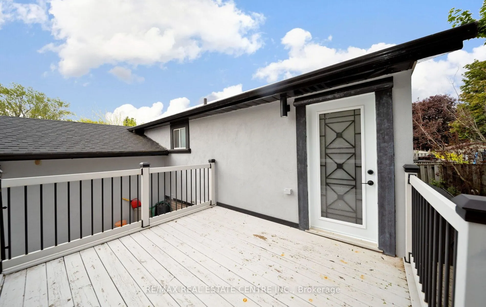211 Dunsdon Street