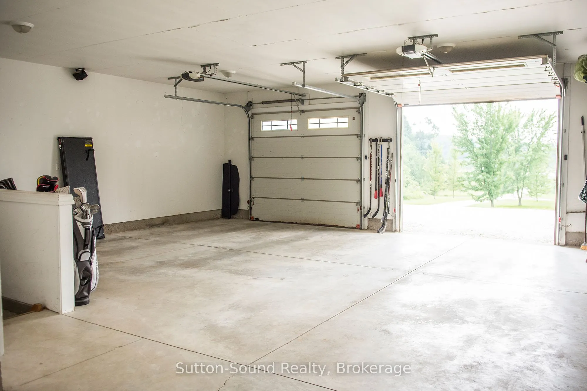 802677 Grey 40 Road