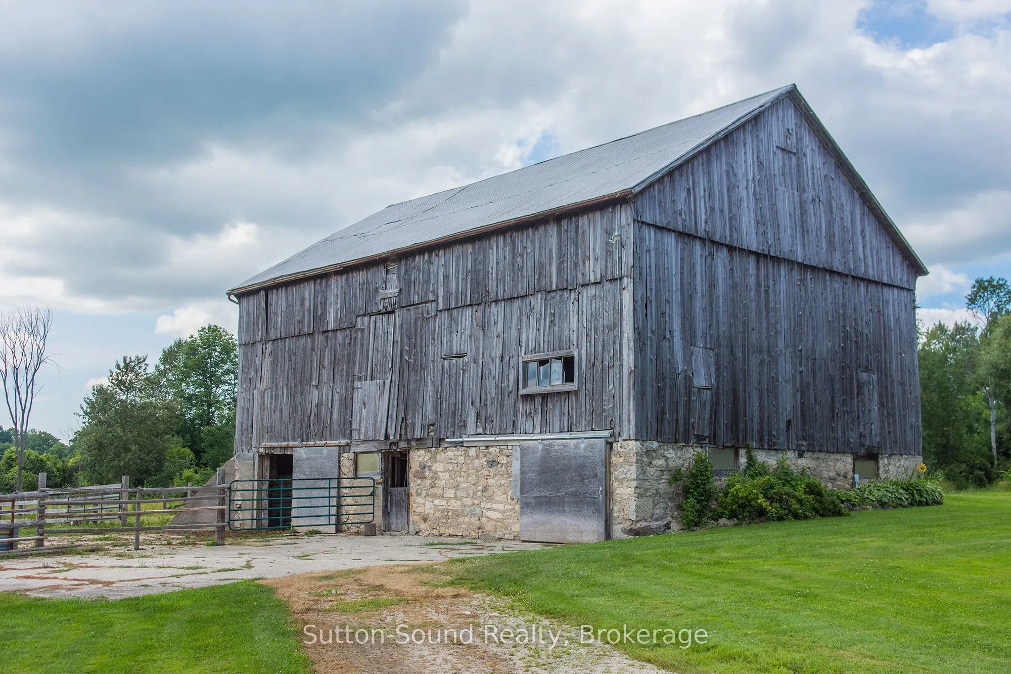 802677 Grey 40 Road