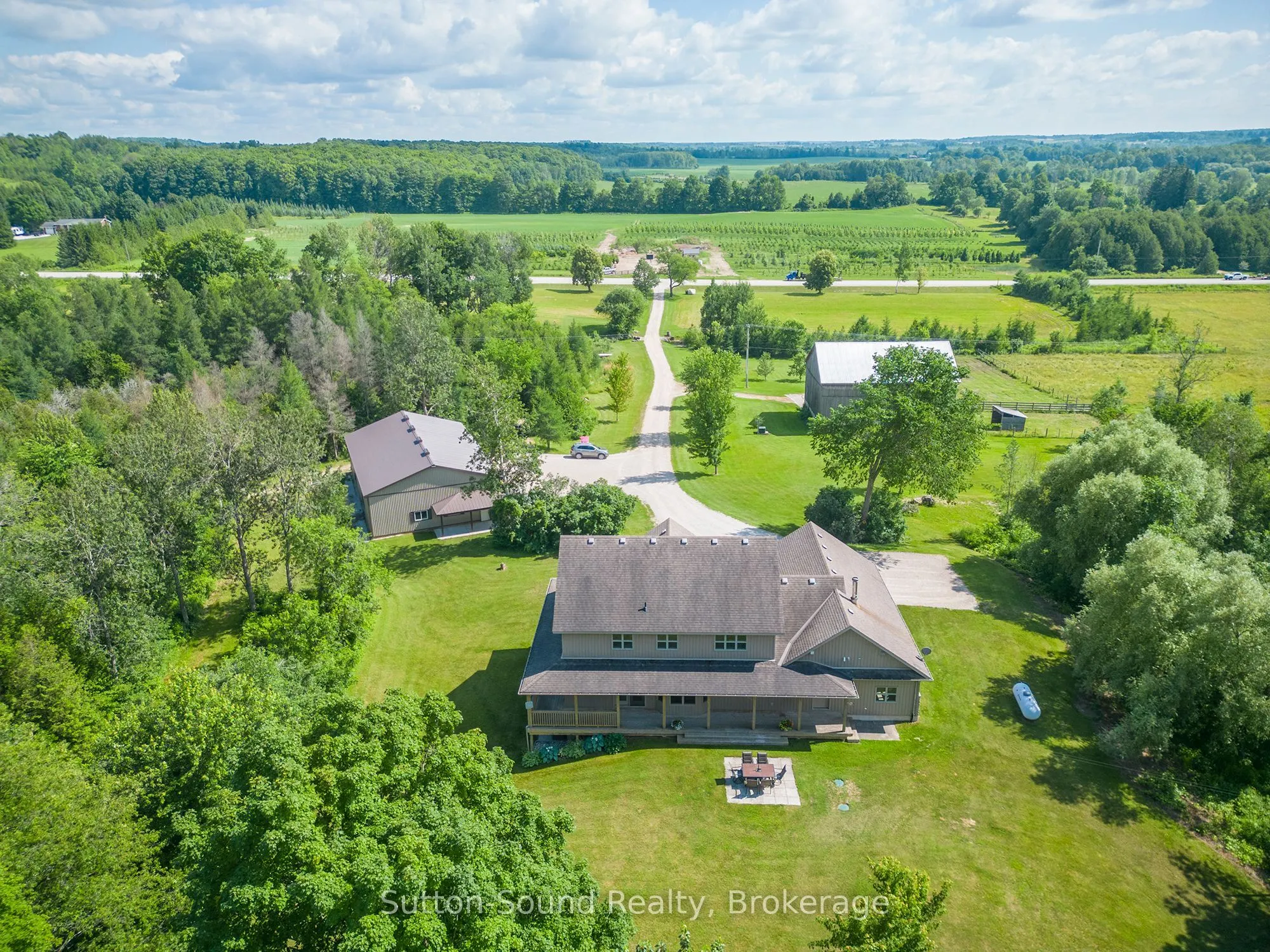 802677 Grey 40 Road