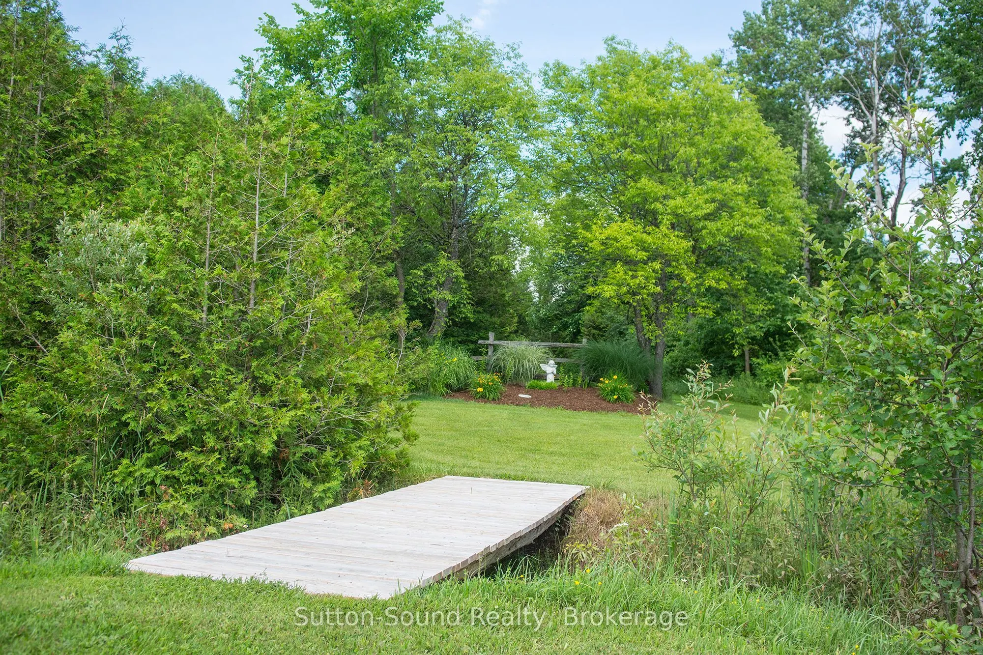 802677 Grey 40 Road