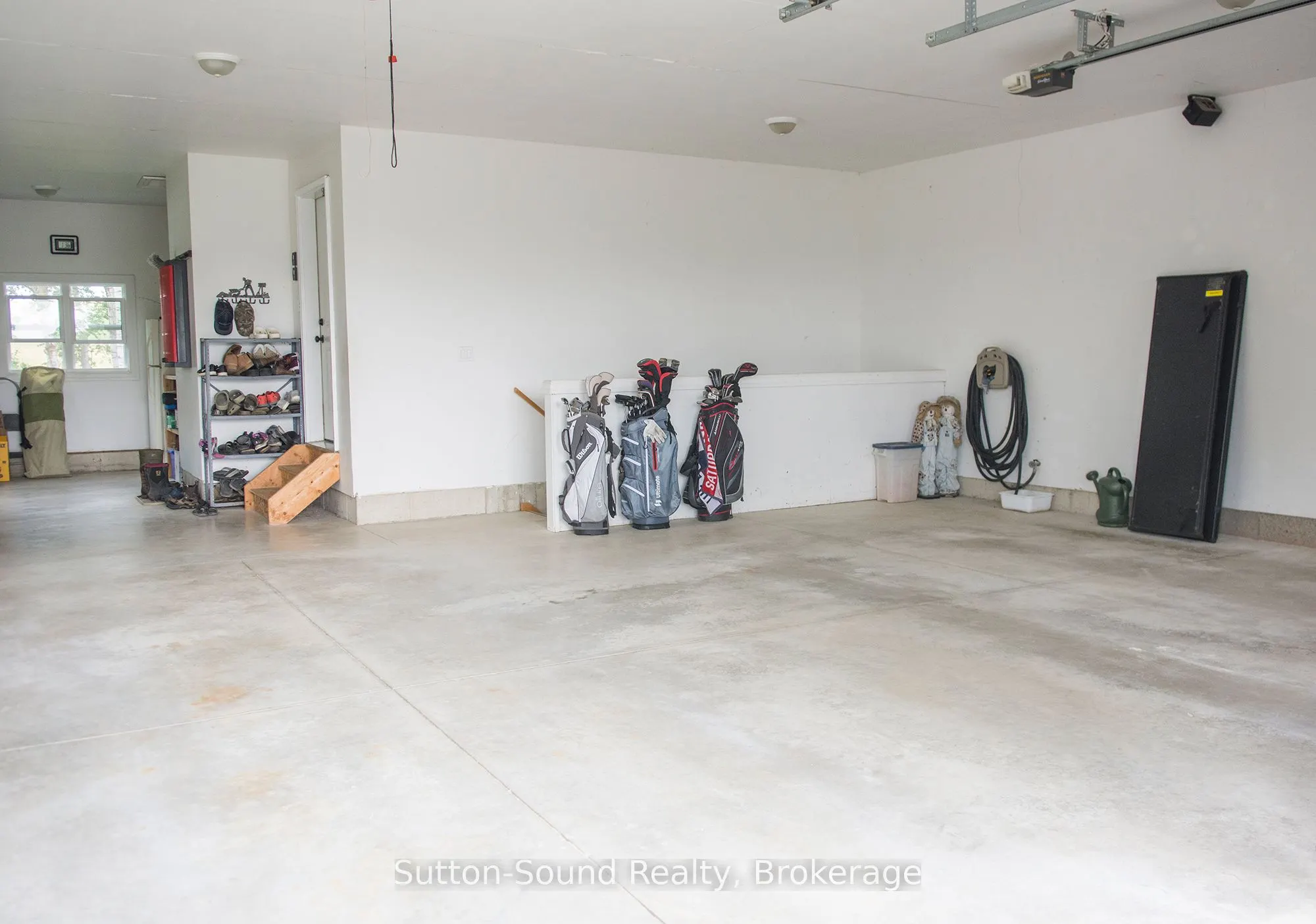 802677 Grey 40 Road