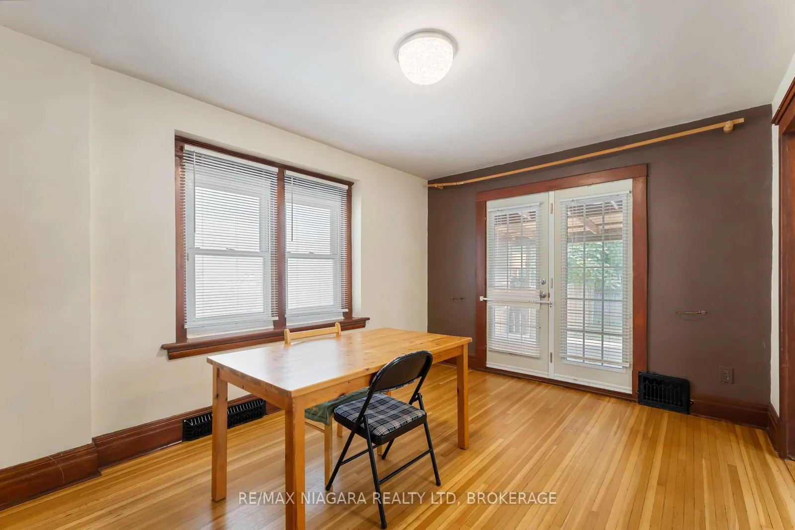 8 Russell Avenue
