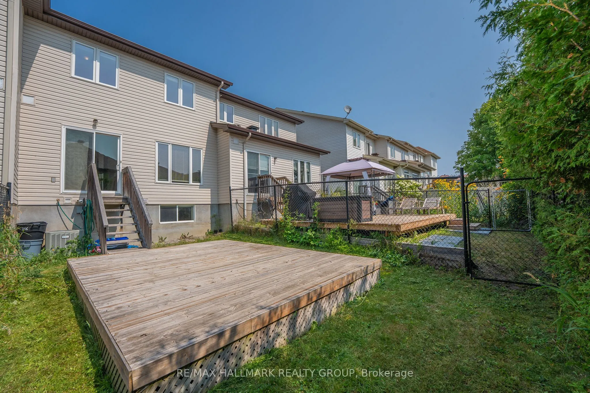 216 Rolling Meadow Crescent