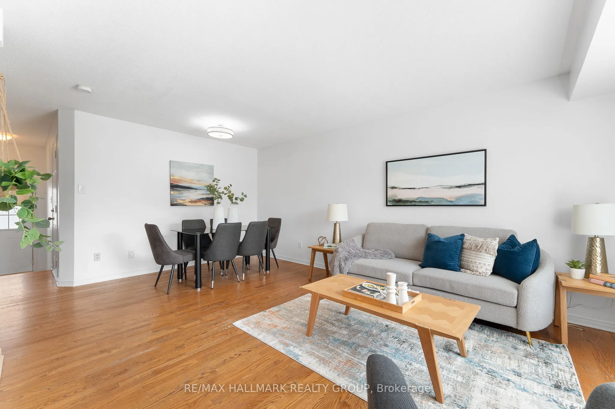 216 Rolling Meadow Crescent