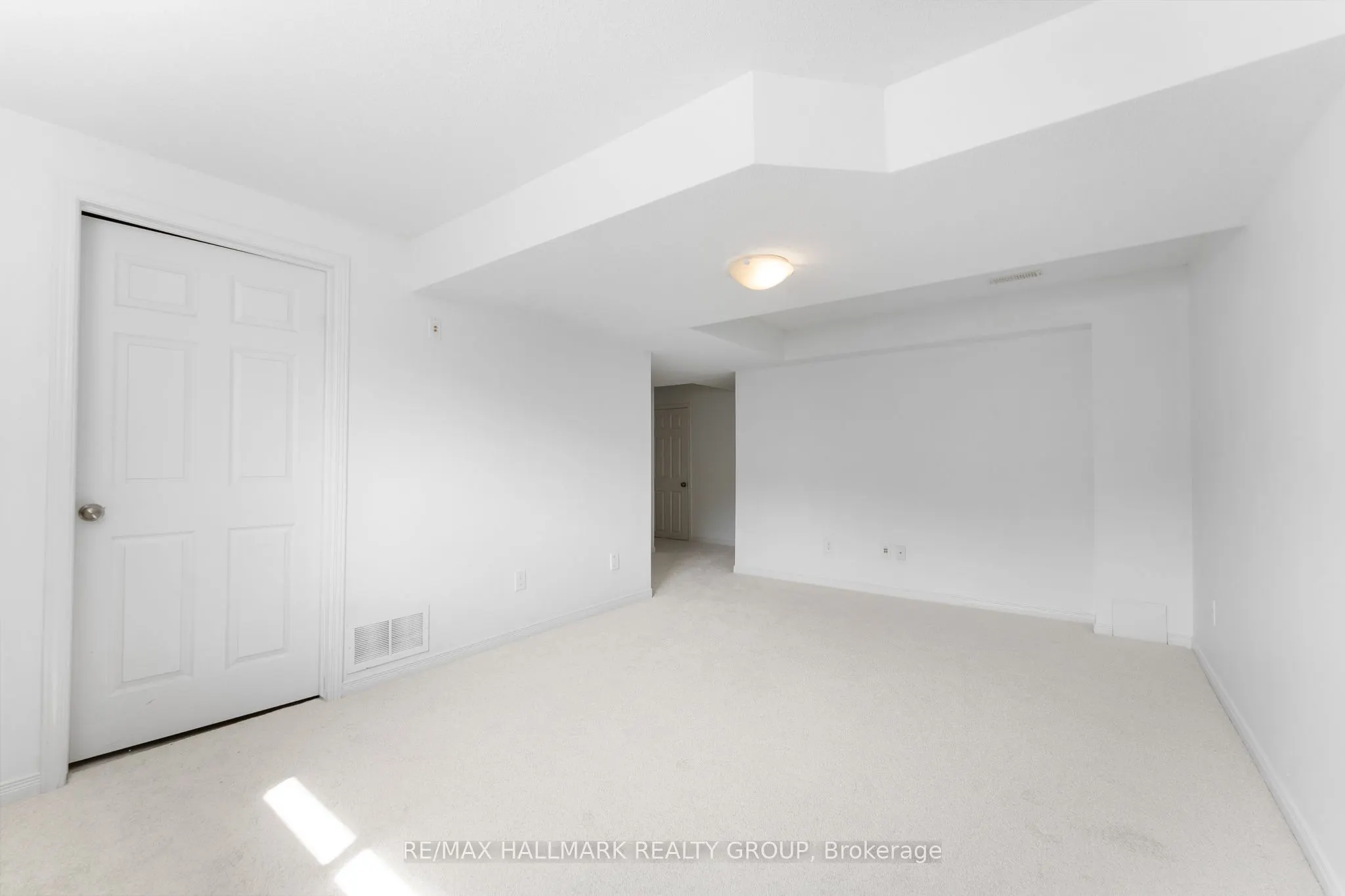 216 Rolling Meadow Crescent